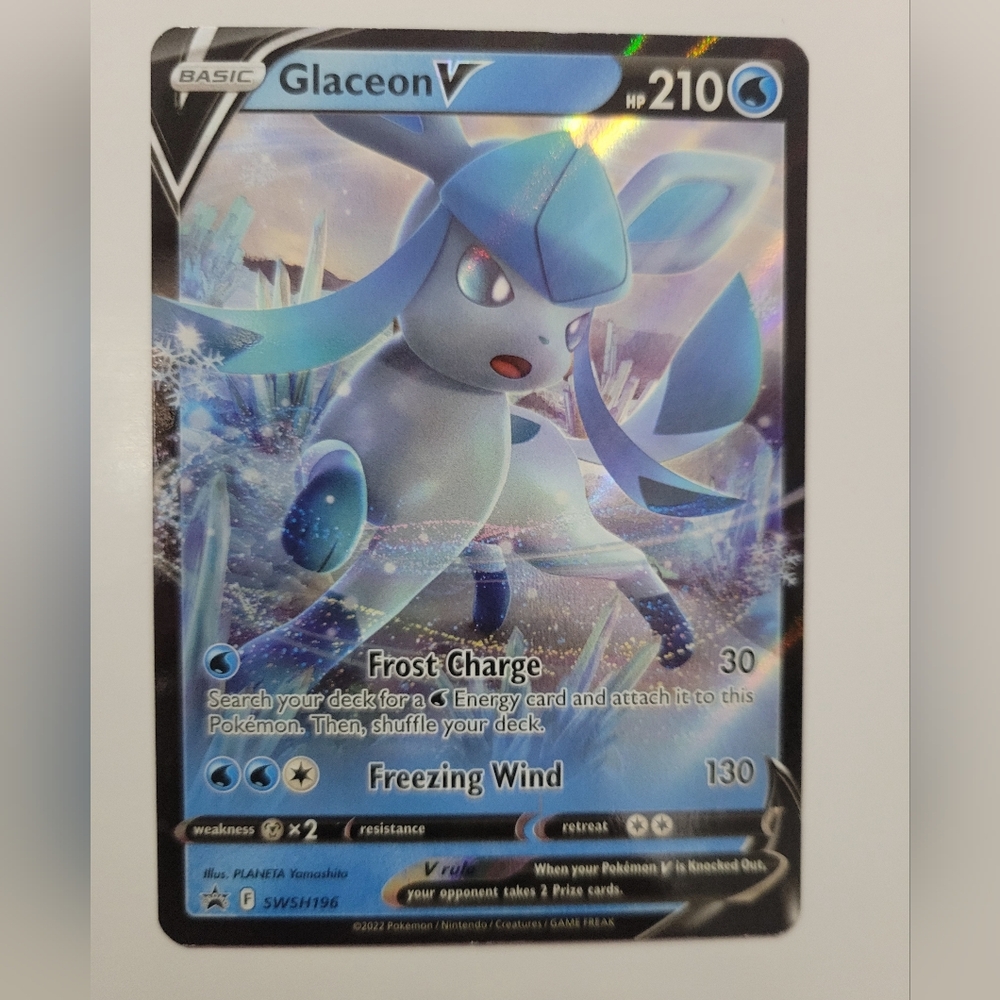 Glaceon V shiny Pokémon Trading Card